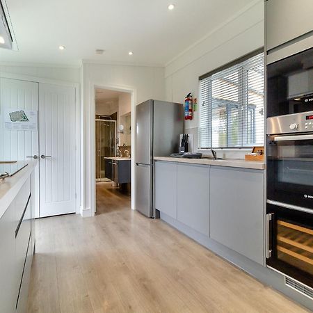Norfolk Woods Resort And Spa Narborough  Bagian luar foto