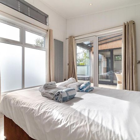 Norfolk Woods Resort And Spa Narborough  Bagian luar foto