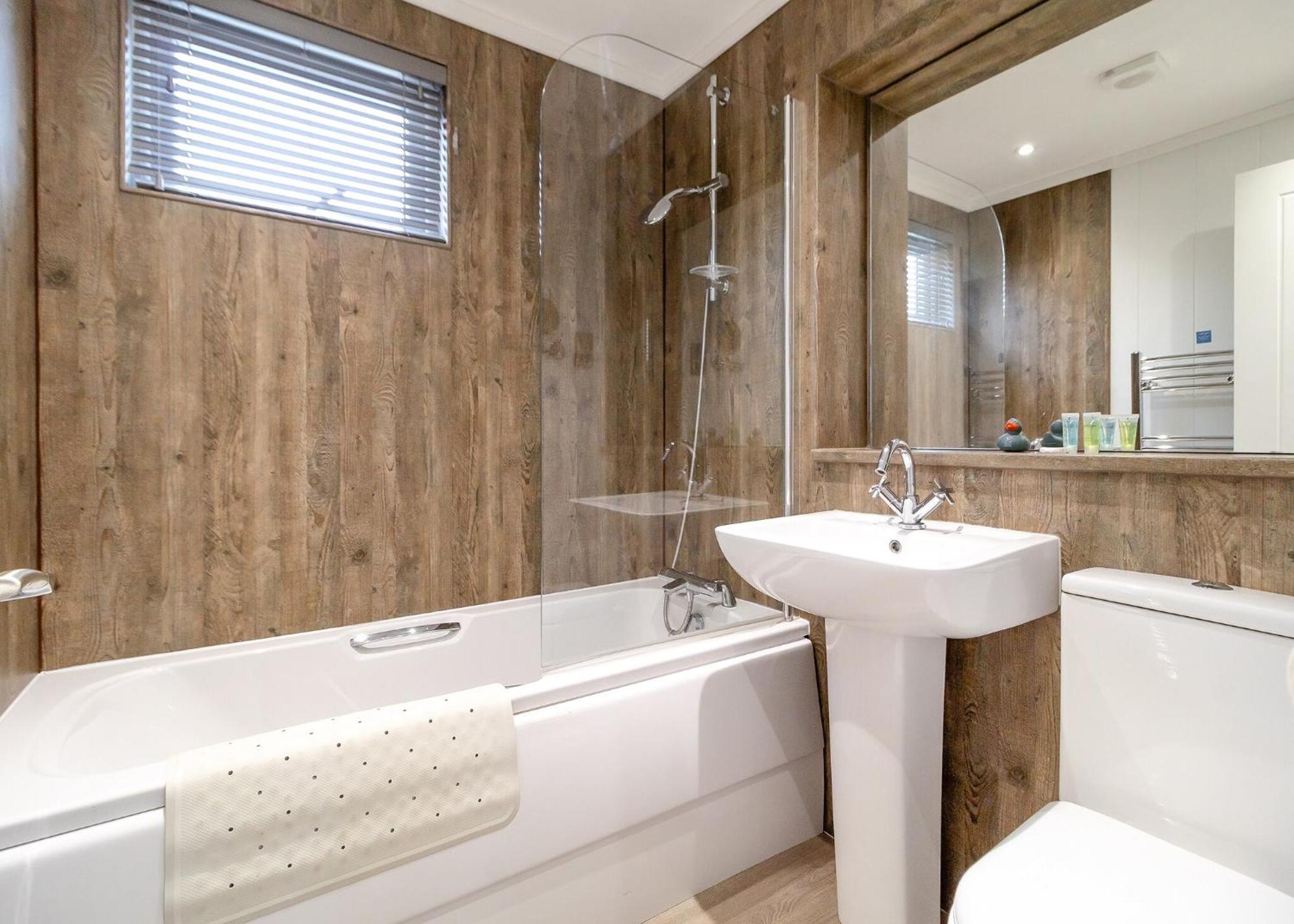 Norfolk Woods Resort And Spa Narborough  Bagian luar foto