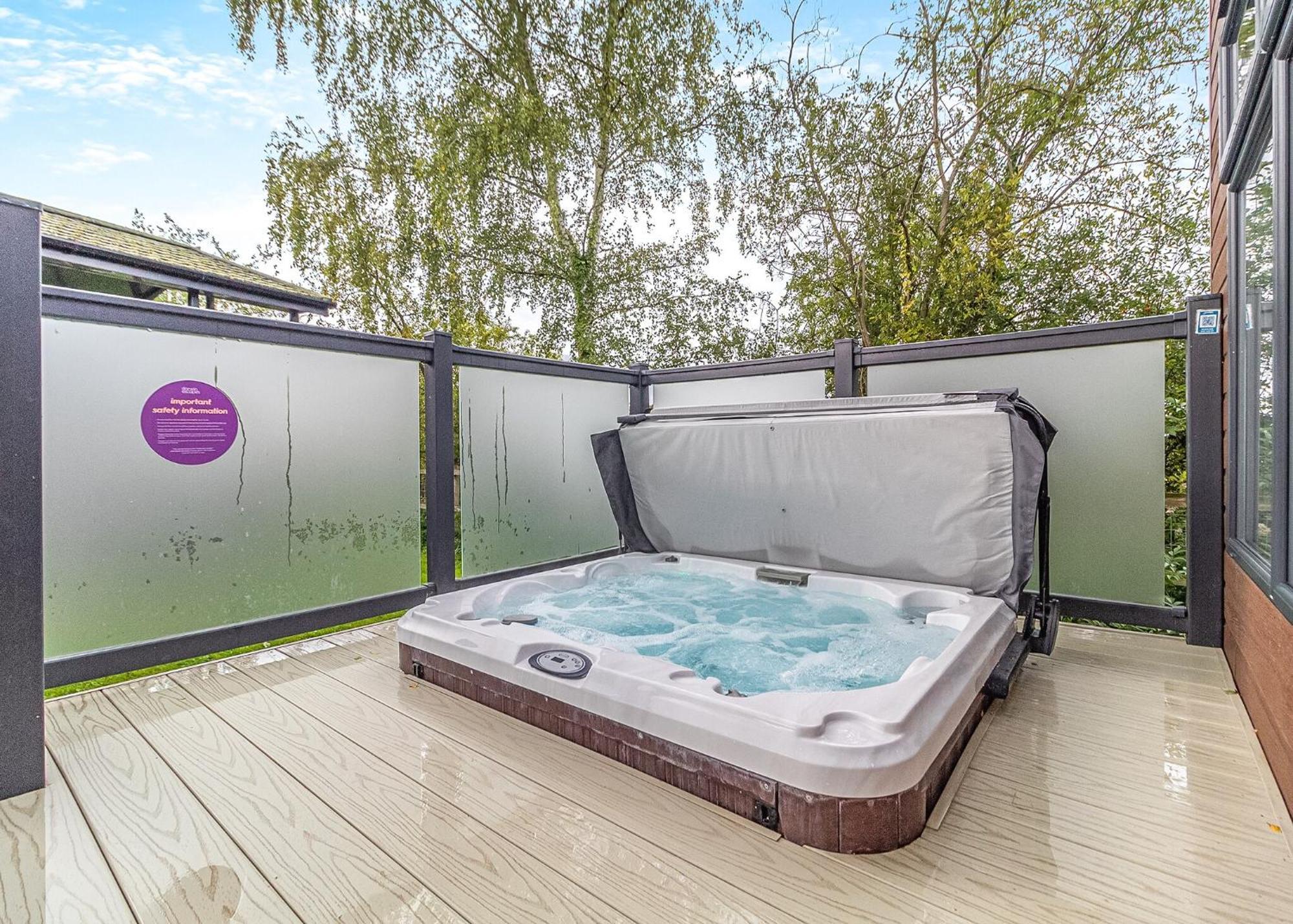 Norfolk Woods Resort And Spa Narborough  Bagian luar foto